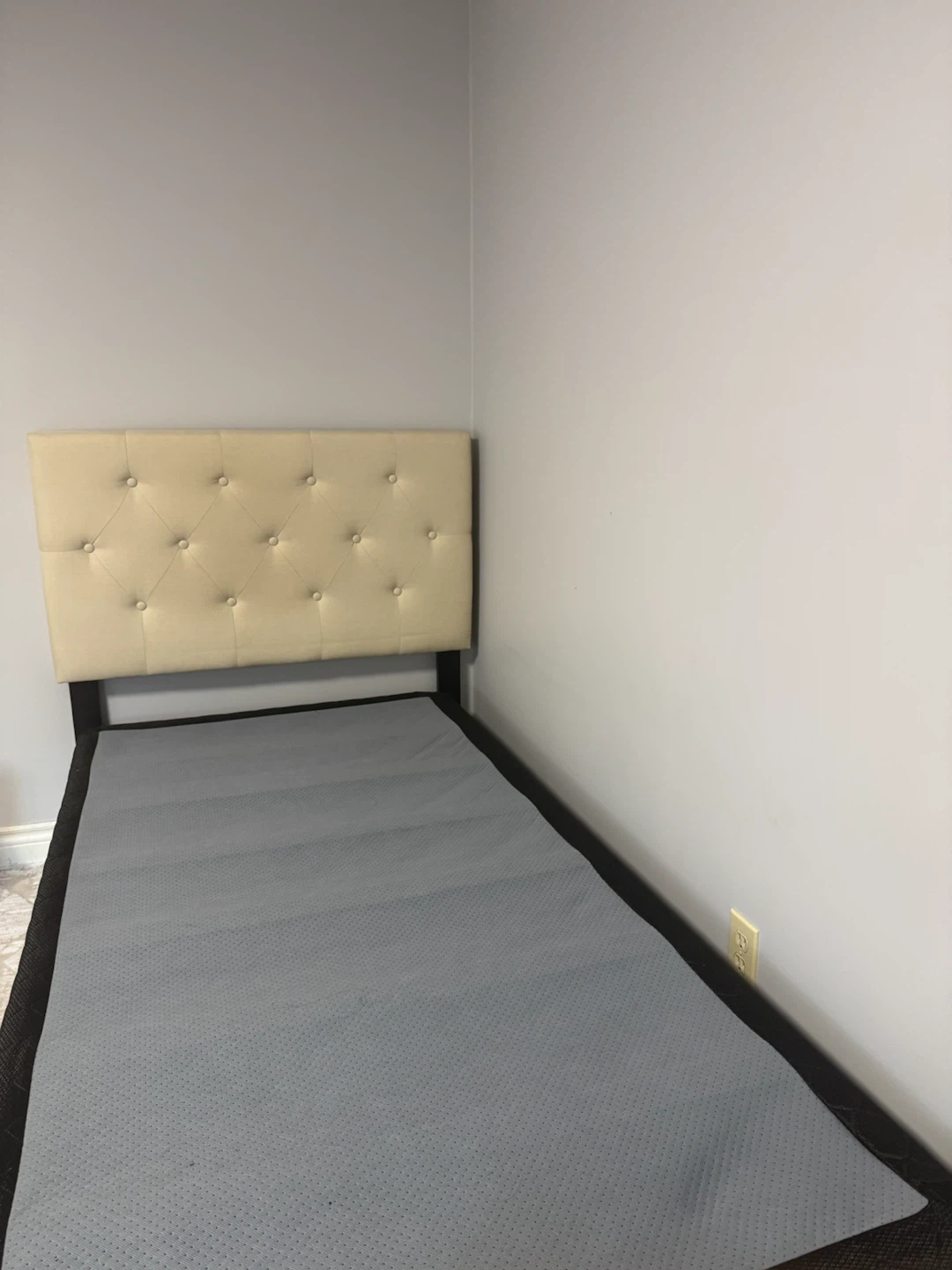Tufted Beige Twin Beds with Box spring and Mattress - photo 4