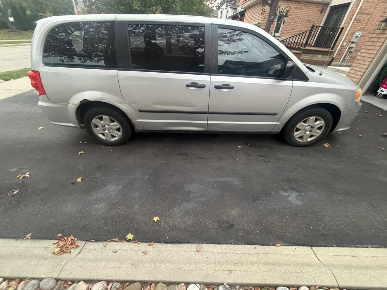 Silver Dodge Grand Caravan - photo 2