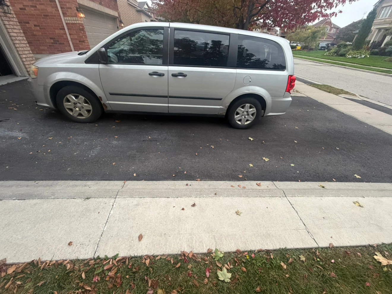 Silver Dodge Grand Caravan - photo 3