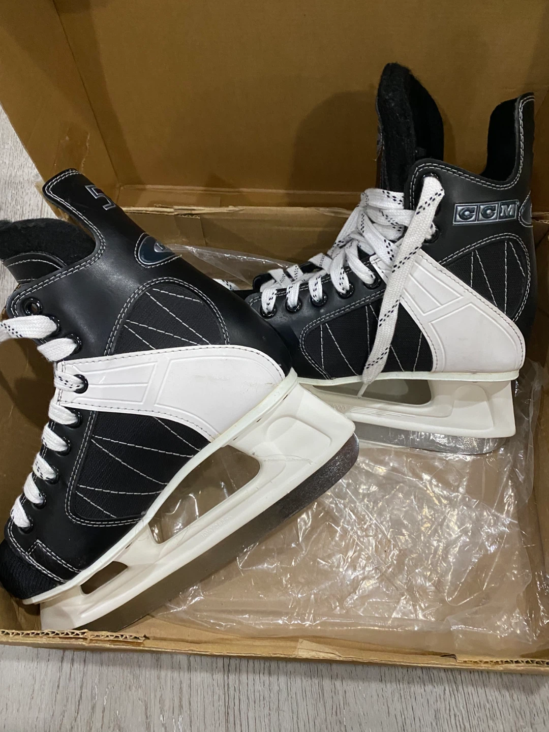CCM Hockey Skates Size 7 - photo 2