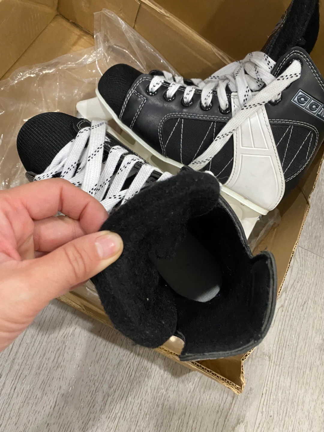 CCM Hockey Skates Size 7 - photo 3