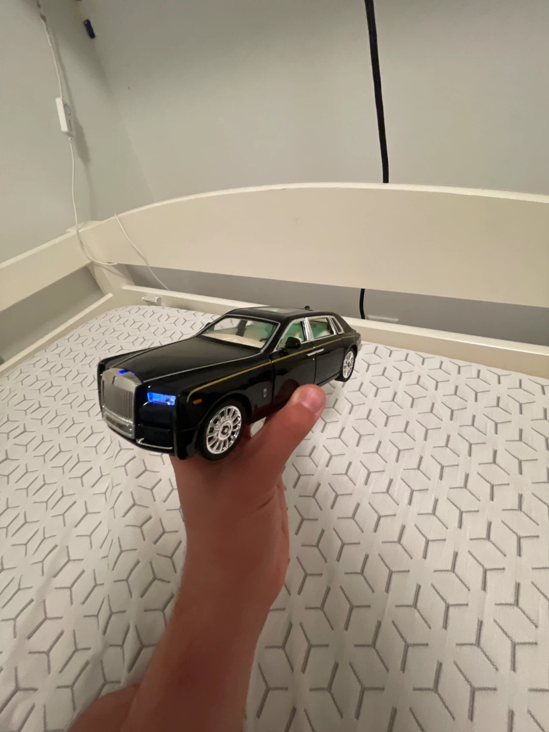 Rolls-Royce Phantom Diecast Model Scale 1:24 - photo 2