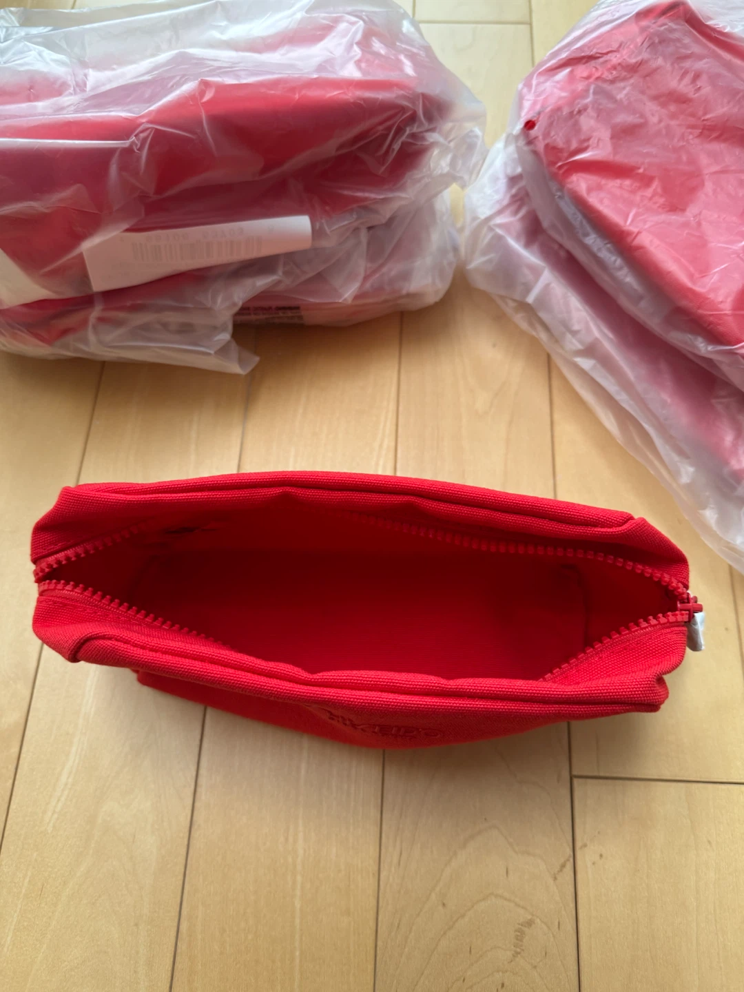 8 BRAND NEW Shiseido Makeup/Toiletry Bags - photo 3