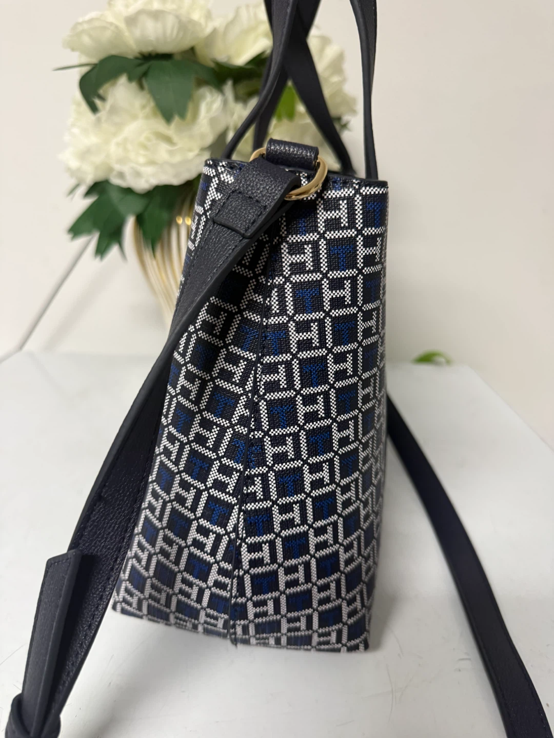 Tommy Hilfiger Monogram Tote Bag - photo 4