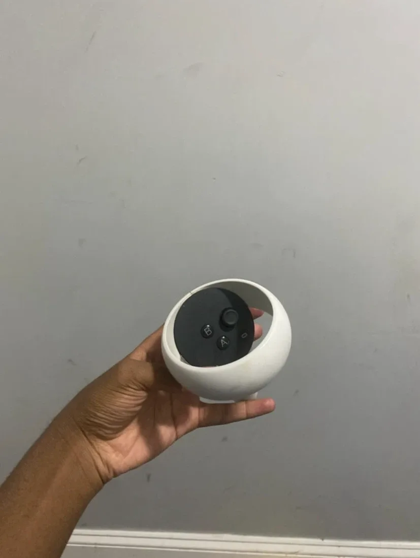 Meta Quest 2 VR Headset and Controllers - photo 3