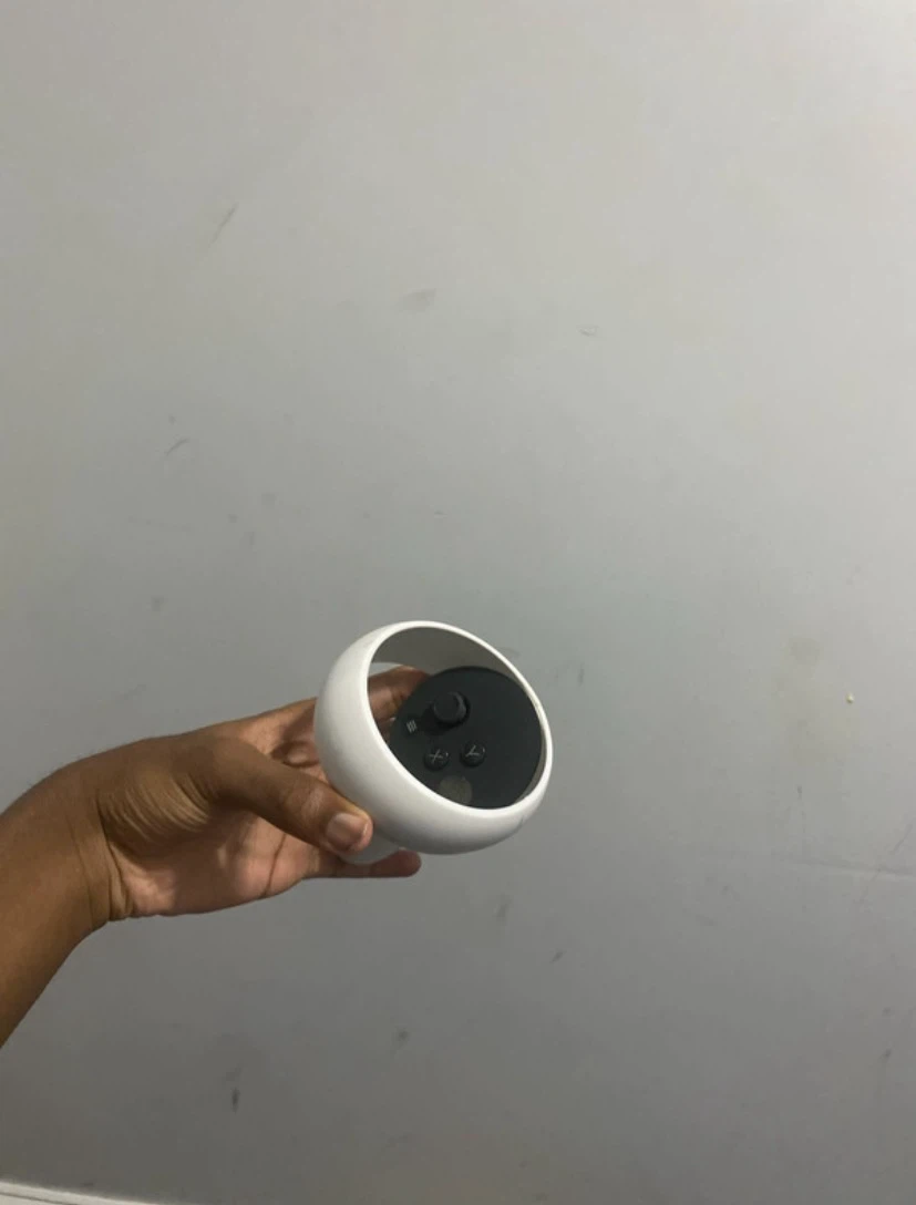Meta Quest 2 VR Headset and Controllers - photo 4