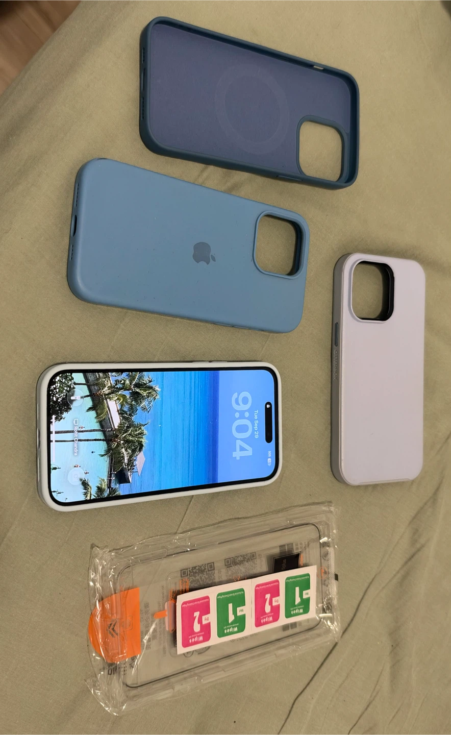 iPhone 14 Pro Max 128gb with 3 cases - 10/10 condition
