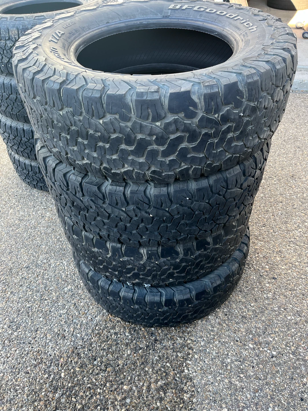 LT275/65R18 BFGoodrich All-Terrain T/A KO2