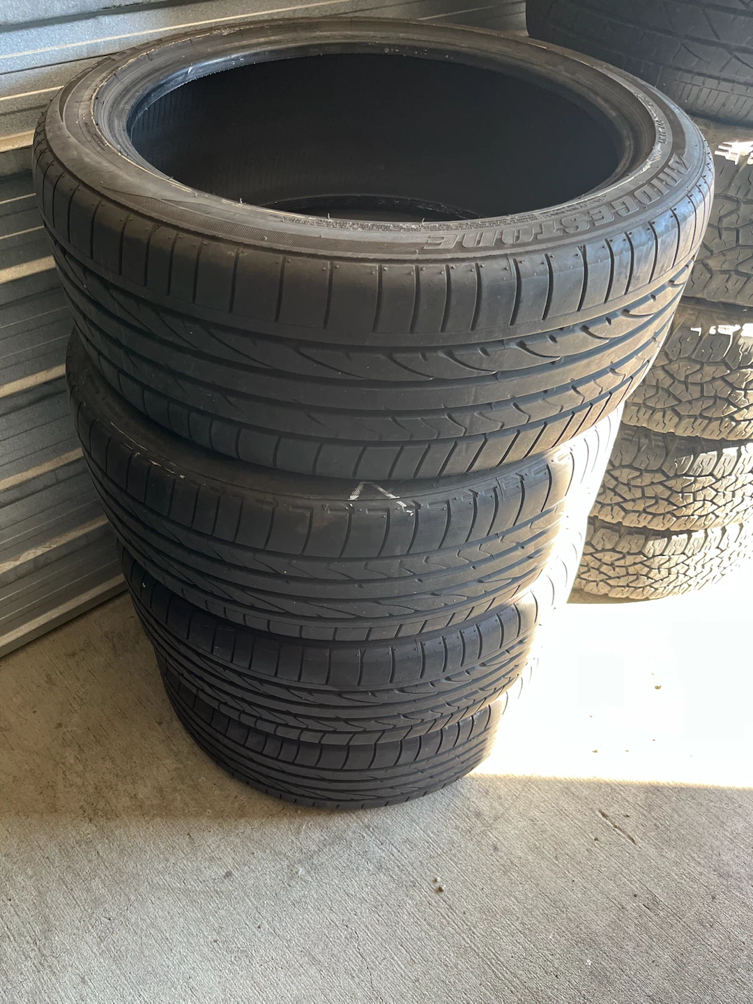 235/45R20 Bridgestone Dueler H/P Sport