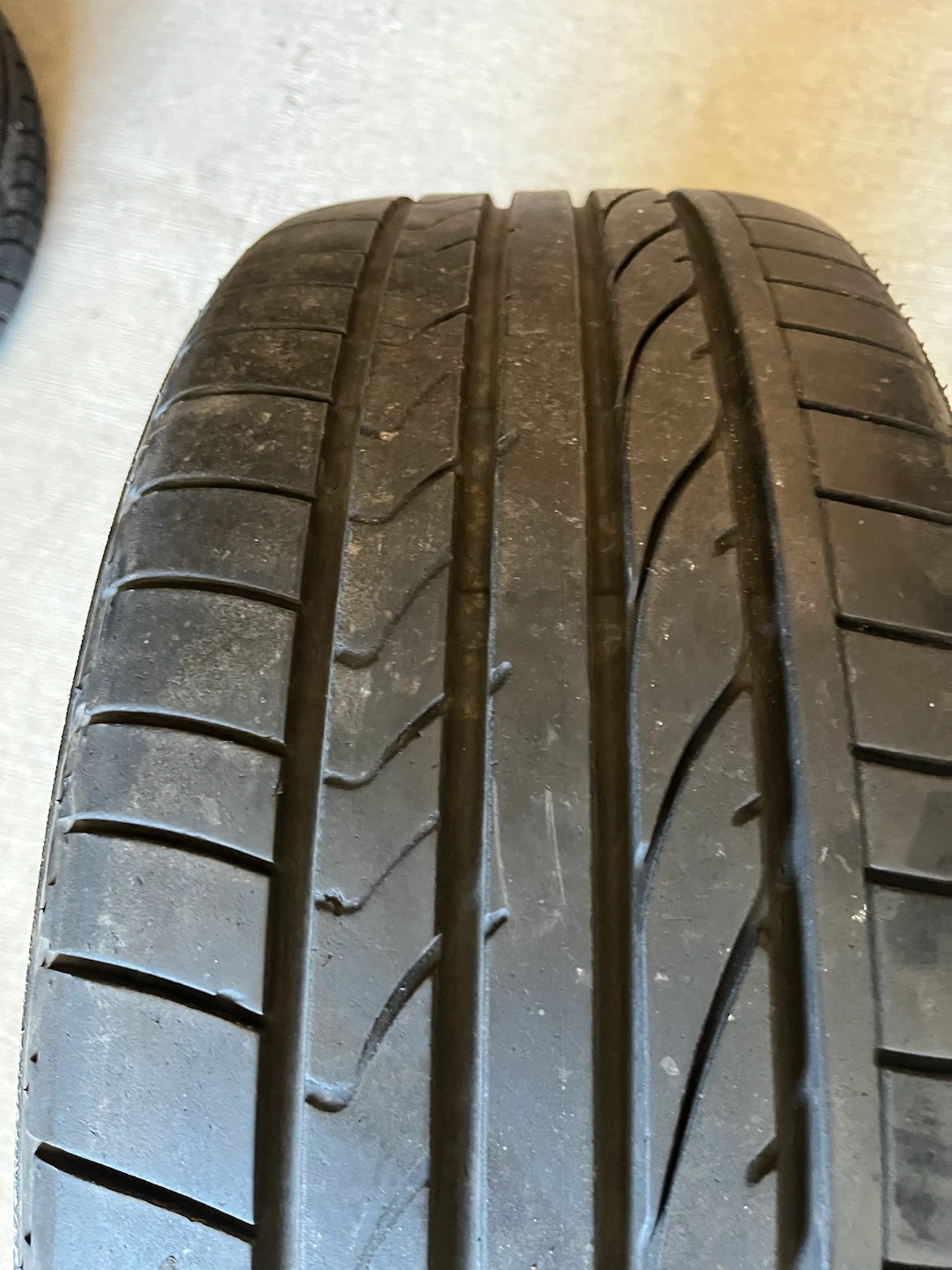 235/45R20 Bridgestone Dueler H/P Sport - photo 2