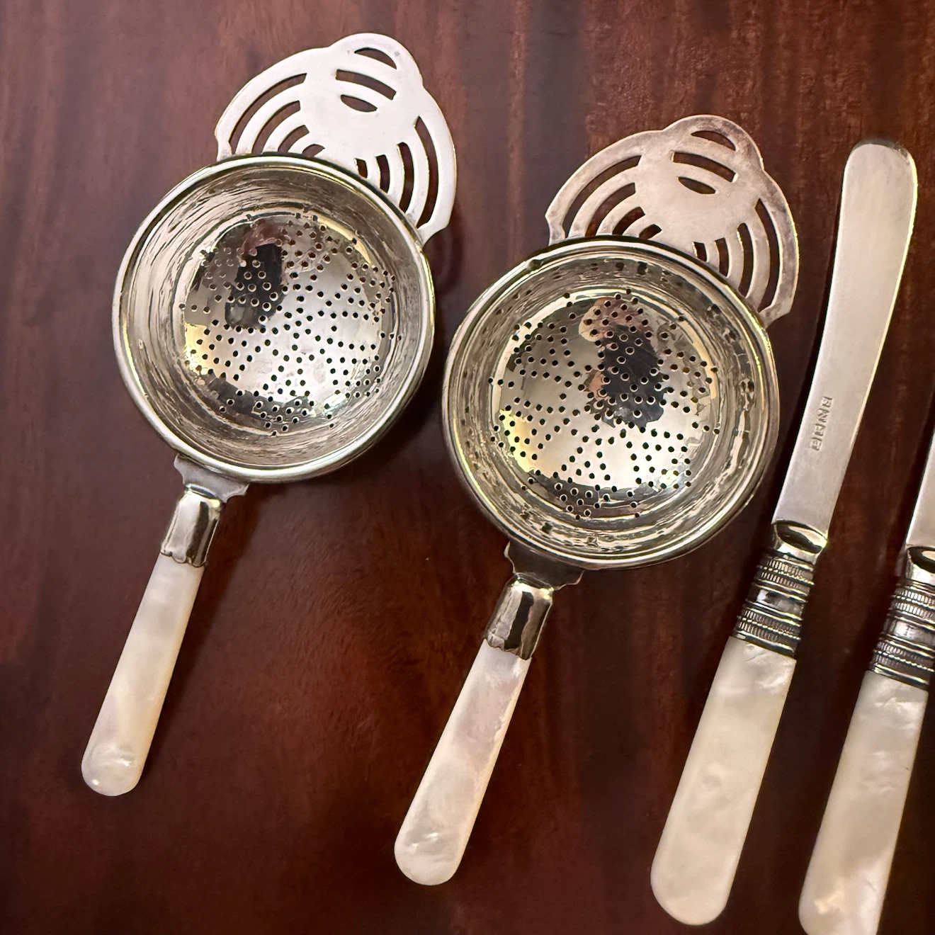 Mother of pearl handle butter knives and tea strainers - photo 3