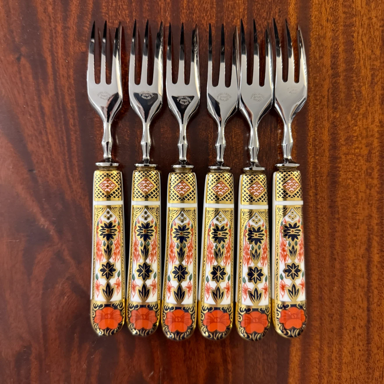 Very rare set of Royal Crown Derby Imari 1128 dessert forks - photo 2