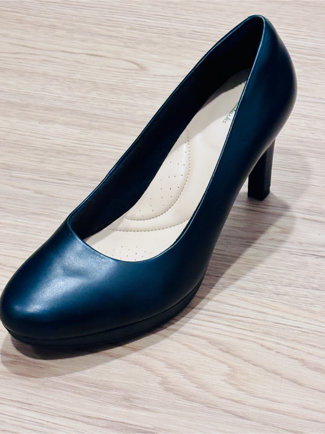 CLARKS Black Leather Platform Pumps - Size 8.5 - photo 2