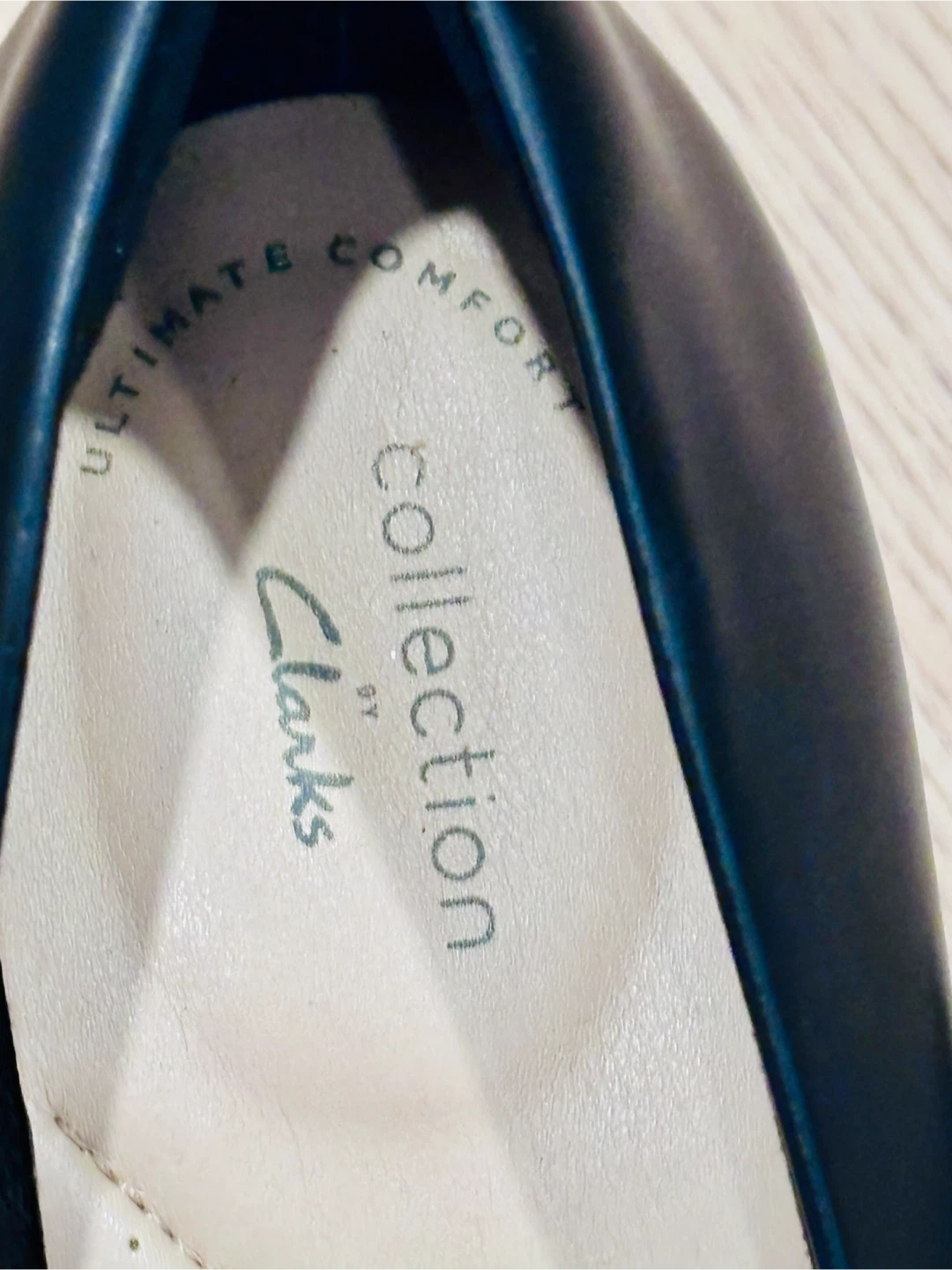 CLARKS Black Leather Platform Pumps - Size 8.5 - photo 3