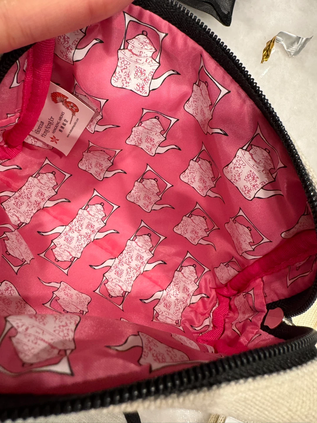 Hong Kong Airlines Business Class Amenity Kit - photo 3