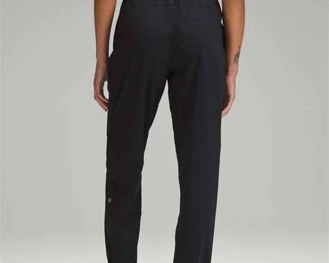 Lululemon License to Train Pants – Size 8 - photo 3