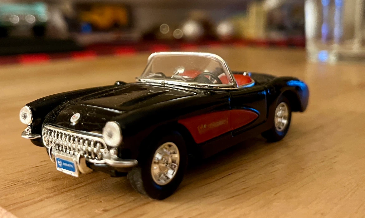 1957 Chevrolet Corvette Die-cast Model Car - photo 2