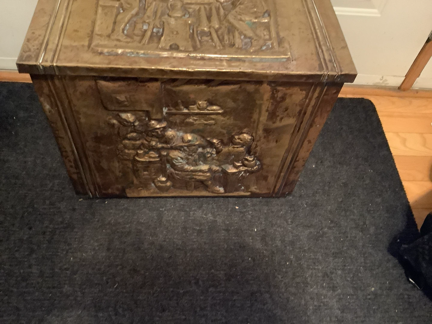 Antique Embossed Repousse Brass & Wood Fireside Storage Bin 🐞