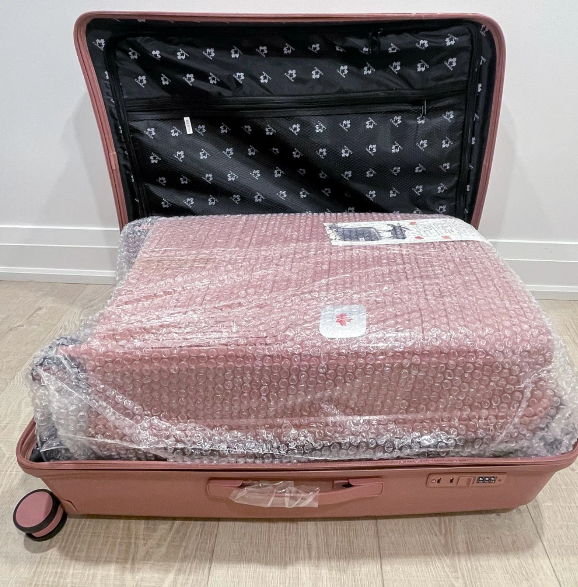 Brand New 3 in 1 Travel Suitcase Luggage Set (20"/24"/28") - photo 2