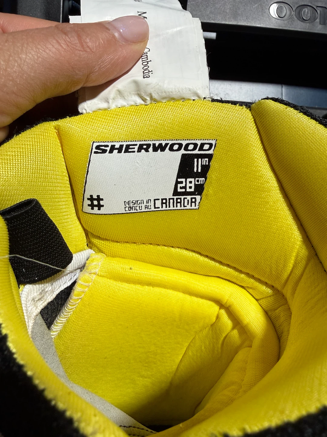 Sher-Wood Rekker Hockey Gloves & Easton Shin Pads - photo 5