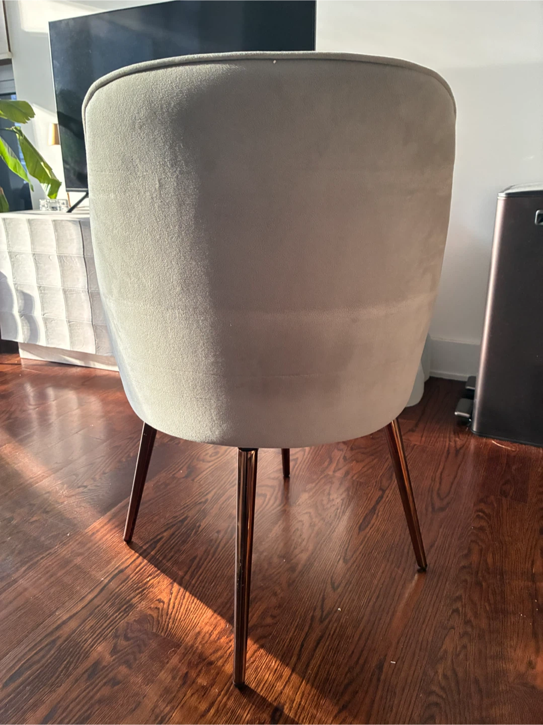 West Elm Light Gray Velvet Swivel Chair - photo 3