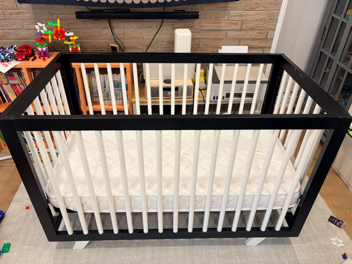 Oxford Baby Visby 3-in-1 Crib + Mattress | 3 Height Levels