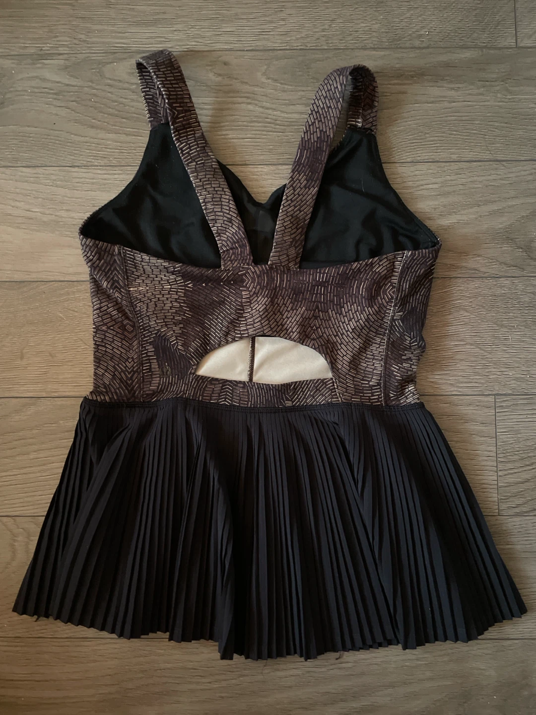 Lululemon Pleated Peplum Active Tank - Size 6 - photo 2