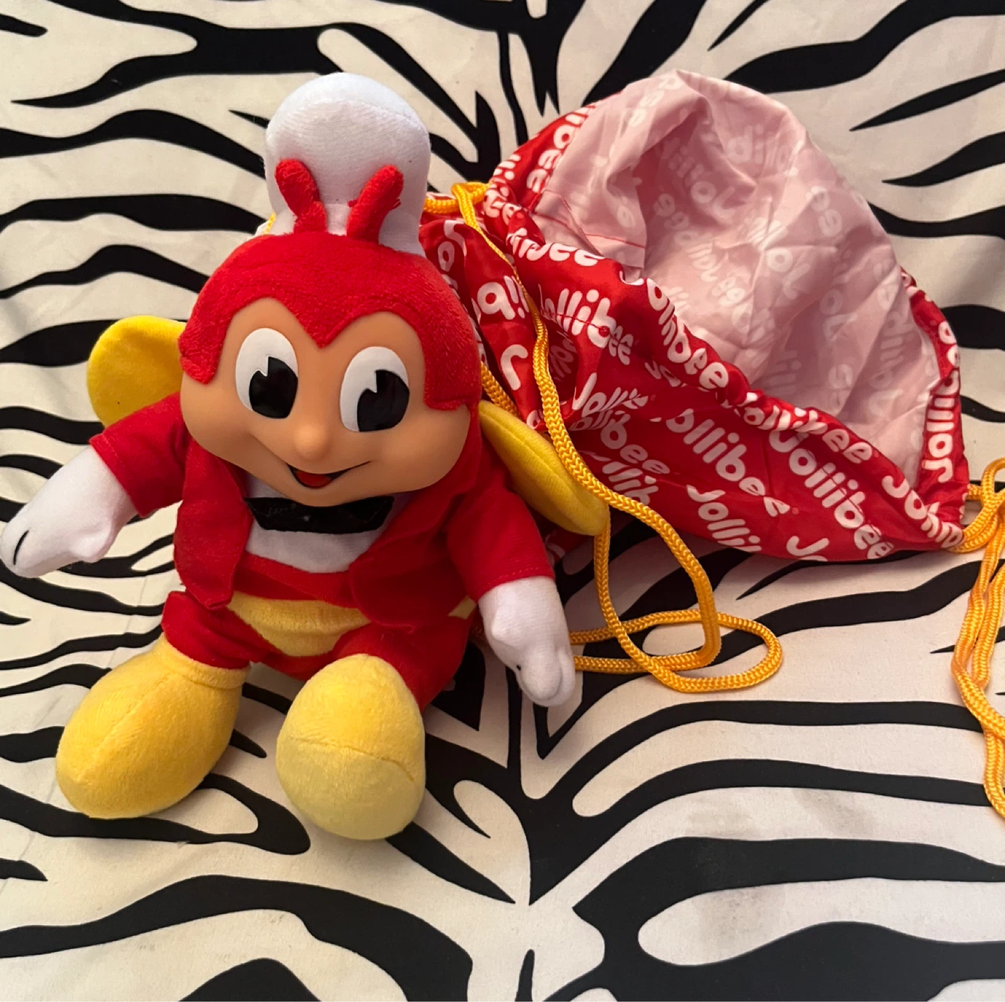 ♥️ 2-in-1 Jollibee plush toy with drawstring backpack ♥️