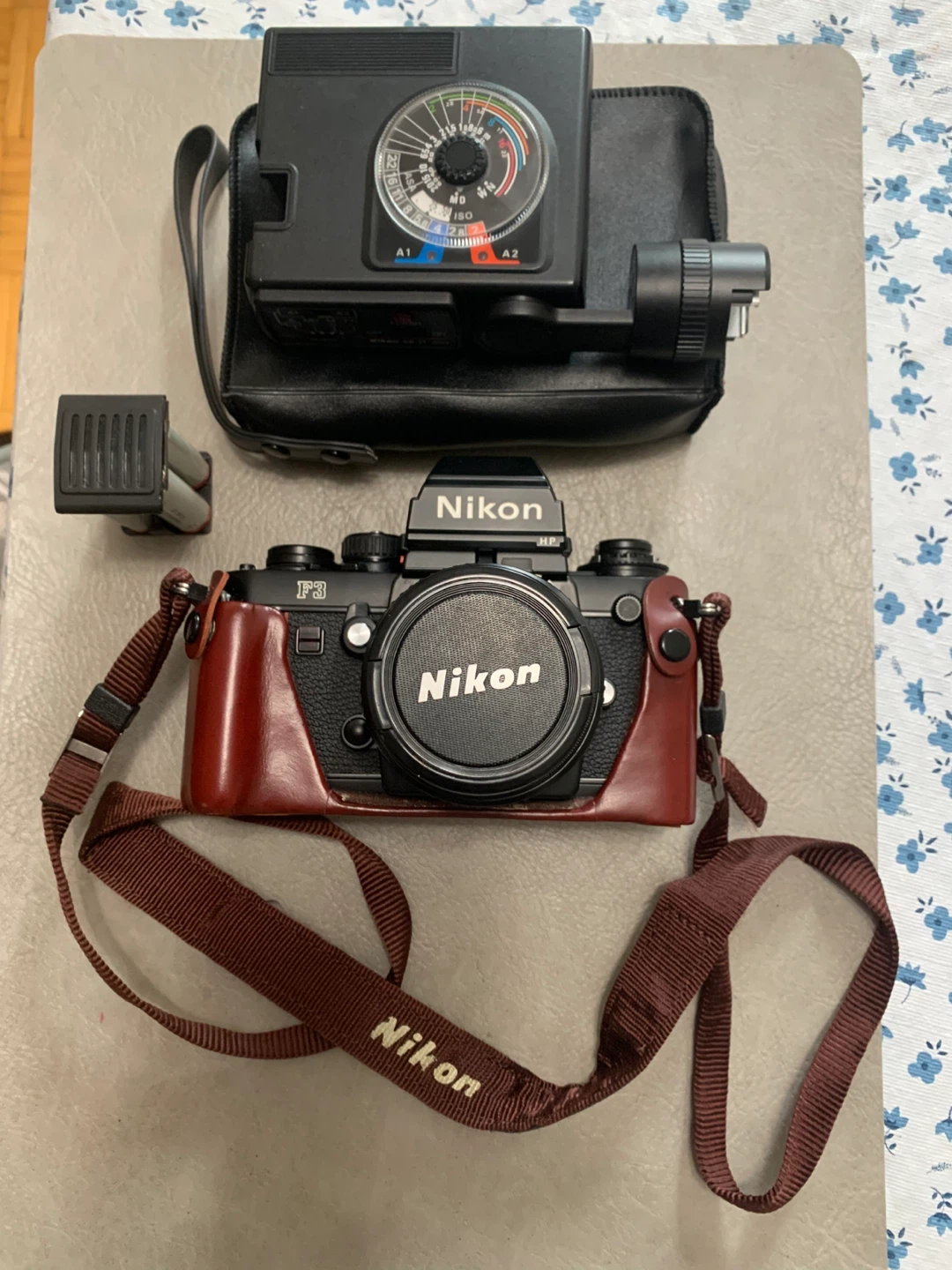Nikon F3 HP 35mm Film Camera Bundle