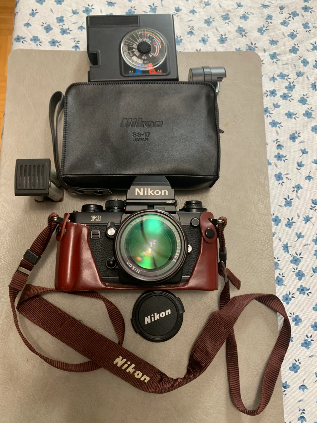 Nikon F3 HP 35mm Film Camera Bundle - photo 3