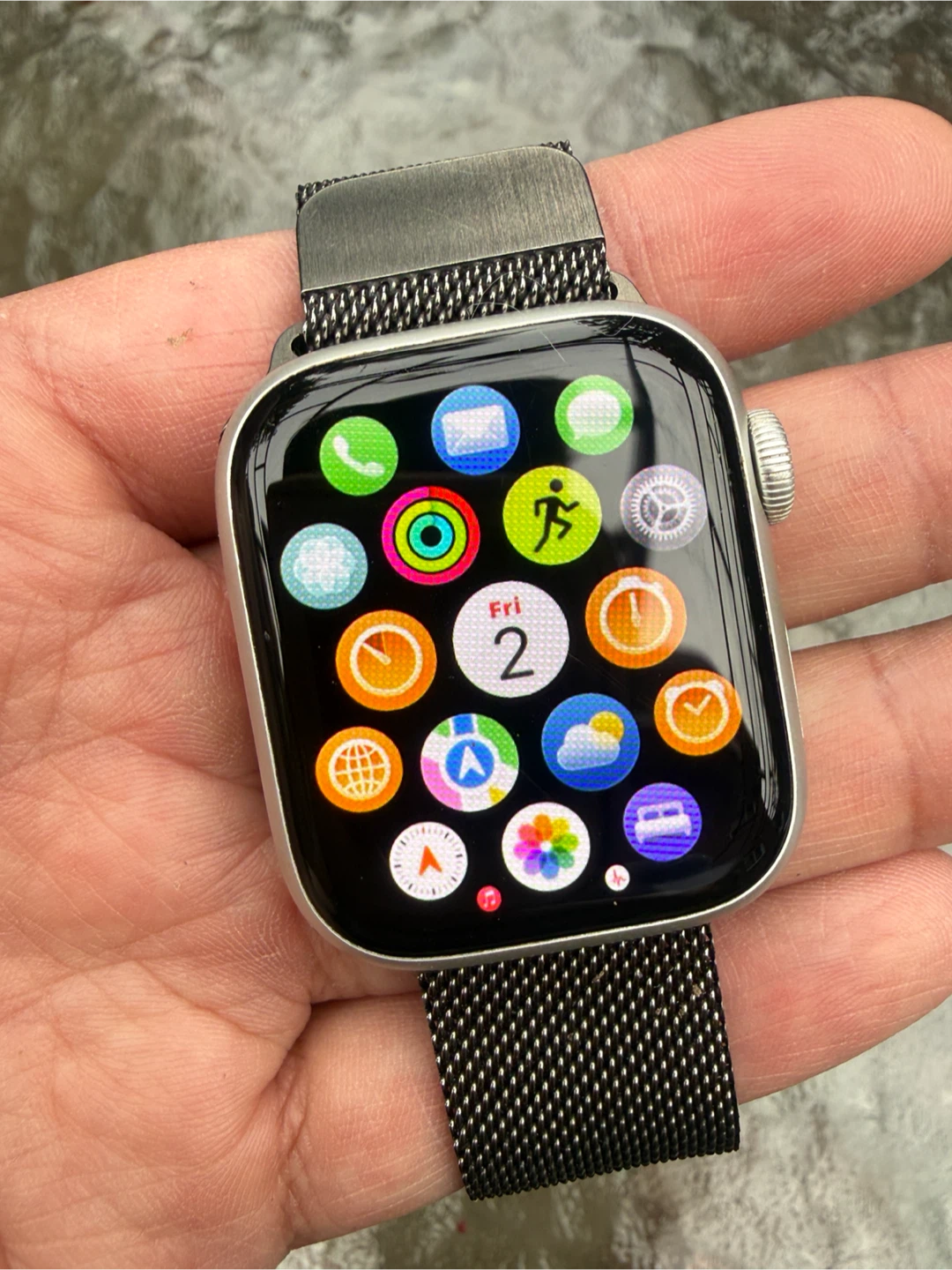 Apple Watch Series 9 41mm (Celluar + GPS) Milanese Loop