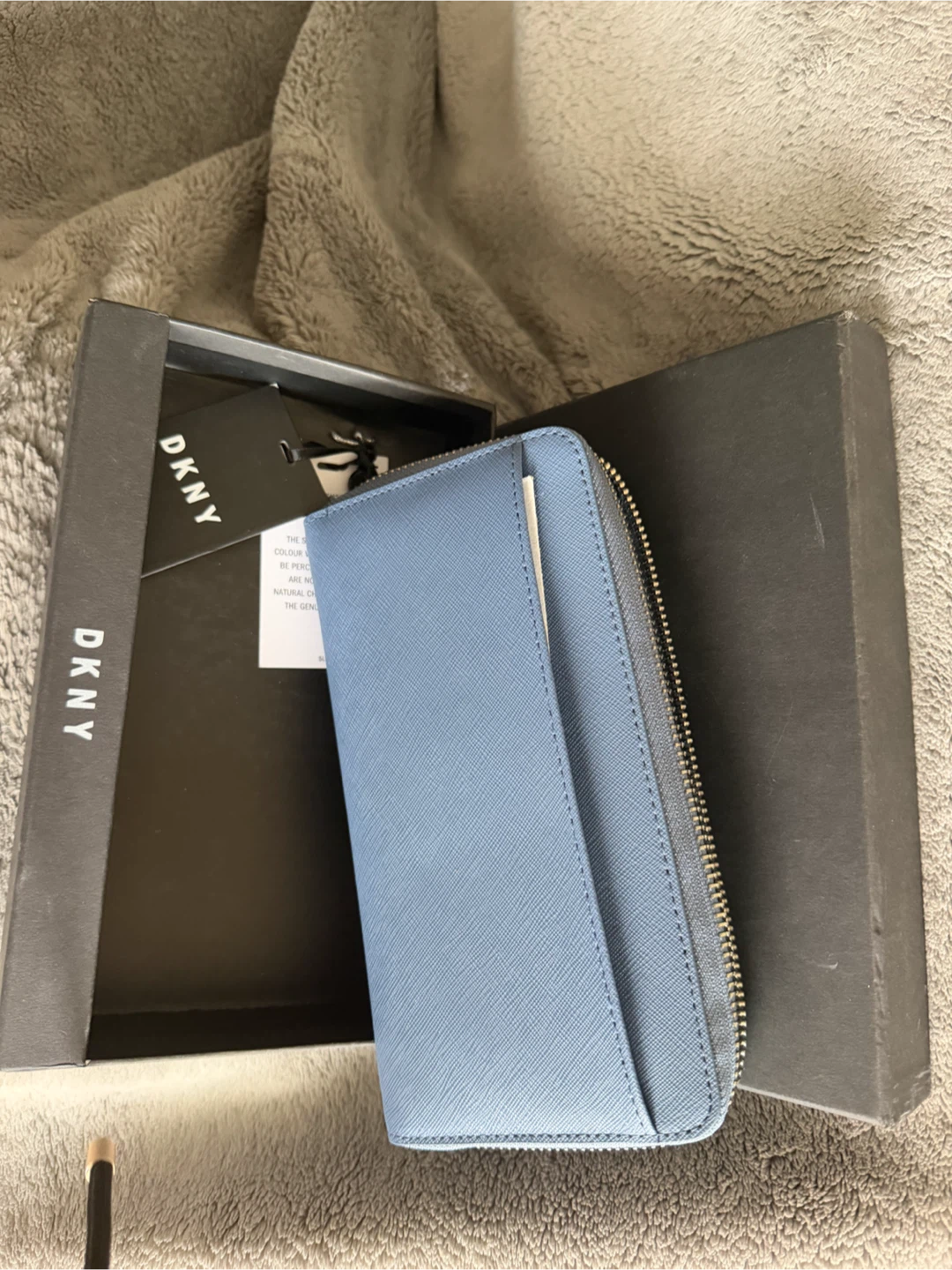 New DKNY Saffiano Leather Zip Around Wallet - photo 2