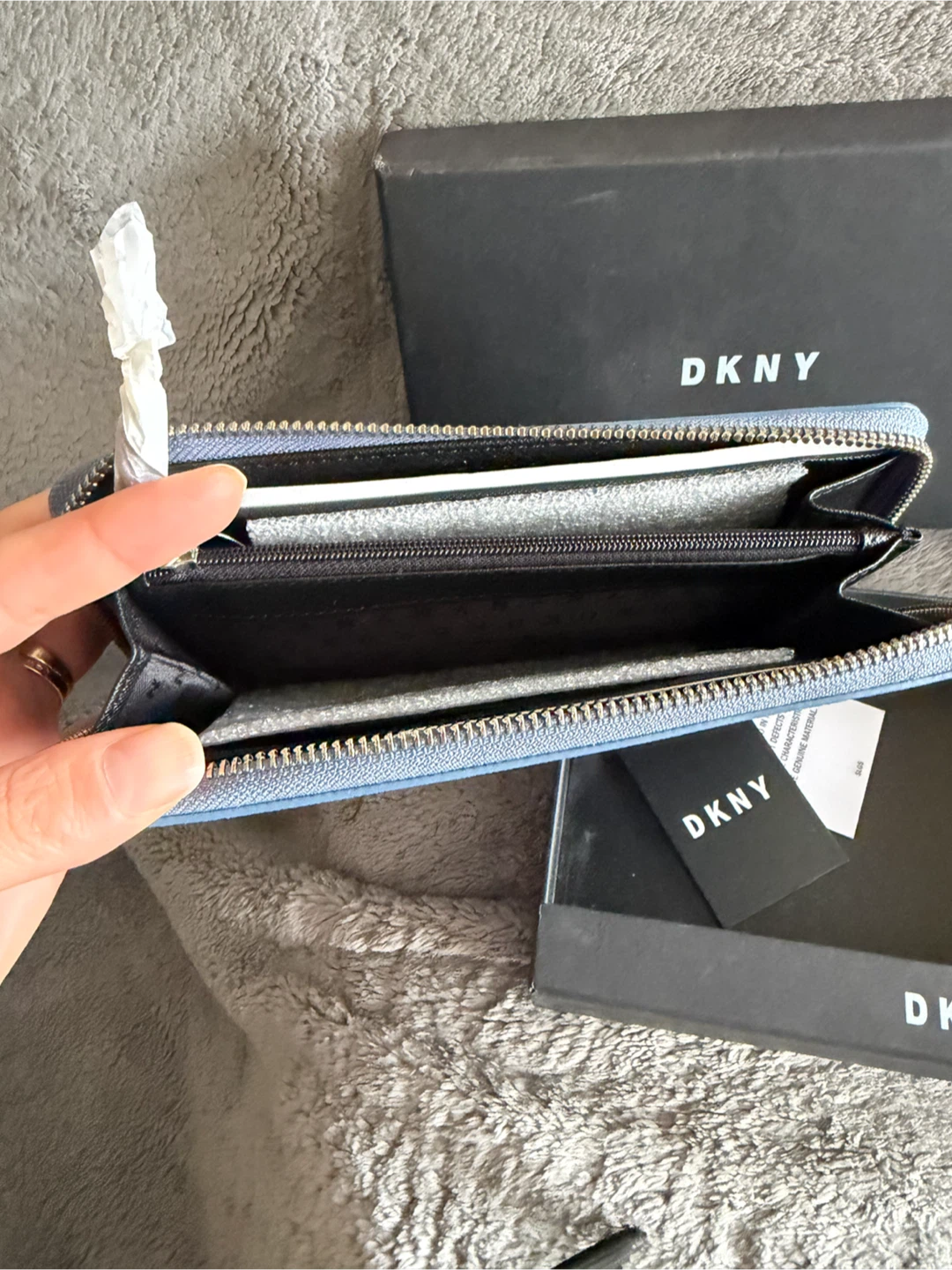 New DKNY Saffiano Leather Zip Around Wallet - photo 4