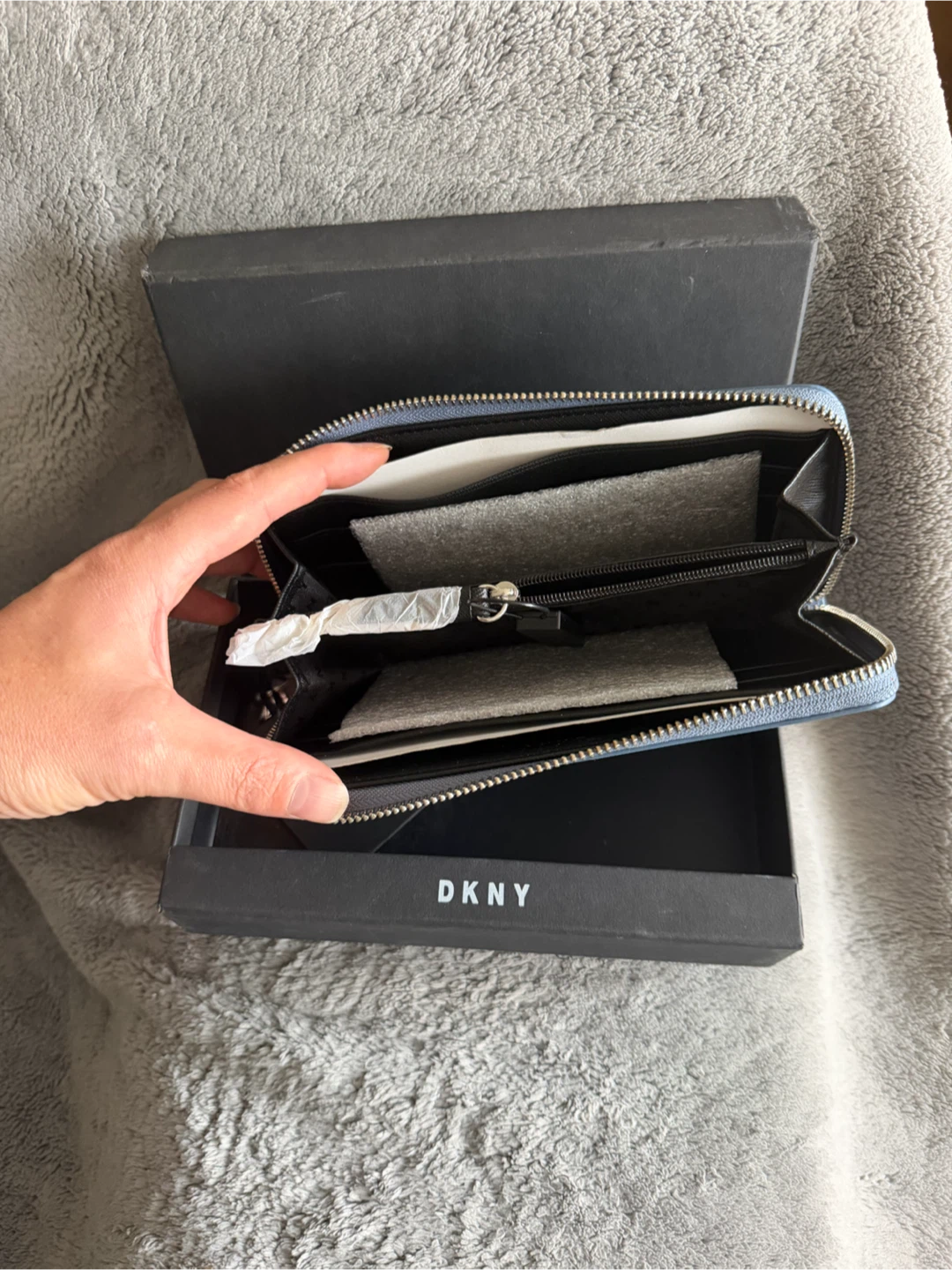 New DKNY Saffiano Leather Zip Around Wallet - photo 5