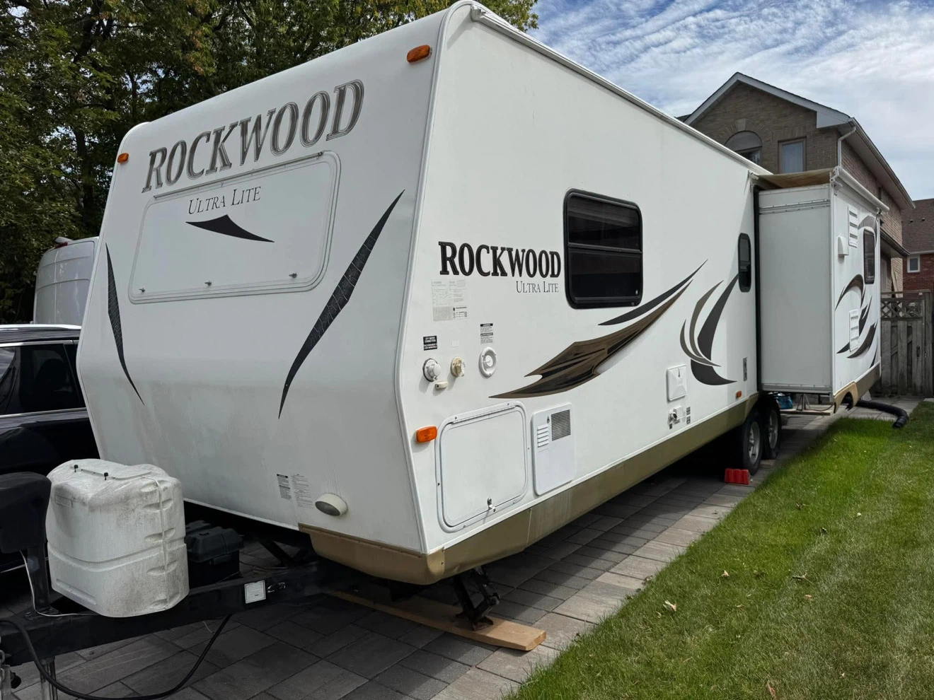 Rockwood Ultra Lite Travel Trailer 2012 32”