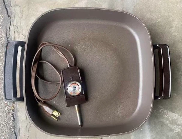 Vintage 1970s GE Electric Skillet – Estate Sale Item - photo 2