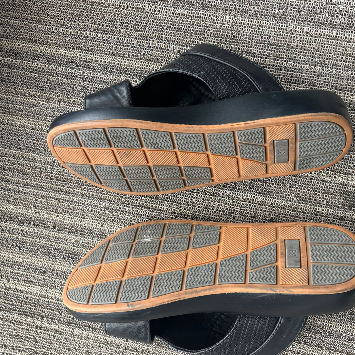 Black Domeni Sandals Size 7 - photo 3