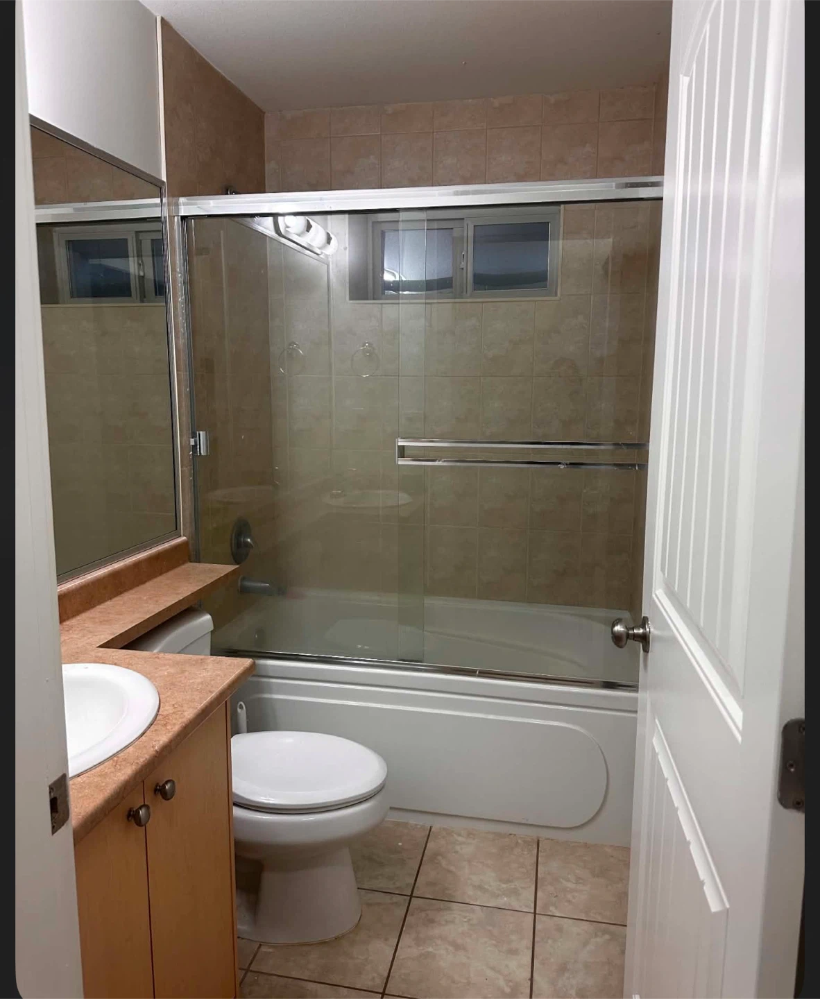 2-BR Basement Suite, private entrance, Sullivan-Panorama Surrey - photo 3