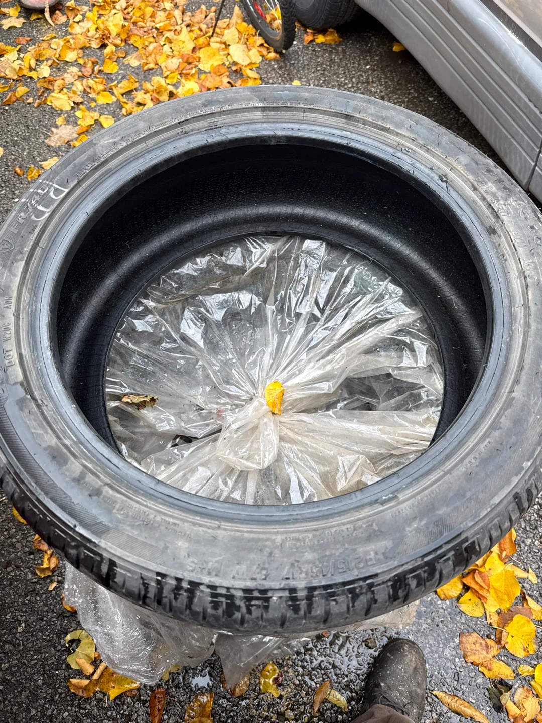 Firestone FR710 P215/45R17 Tire