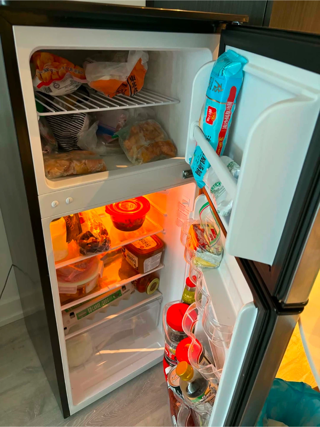 Magic Chef HMDR450SEF mini refrigerator - photo 2