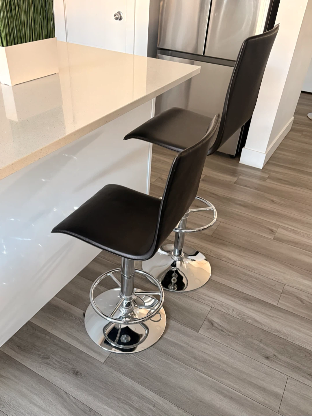 4 Leather Bar Stools - photo 2