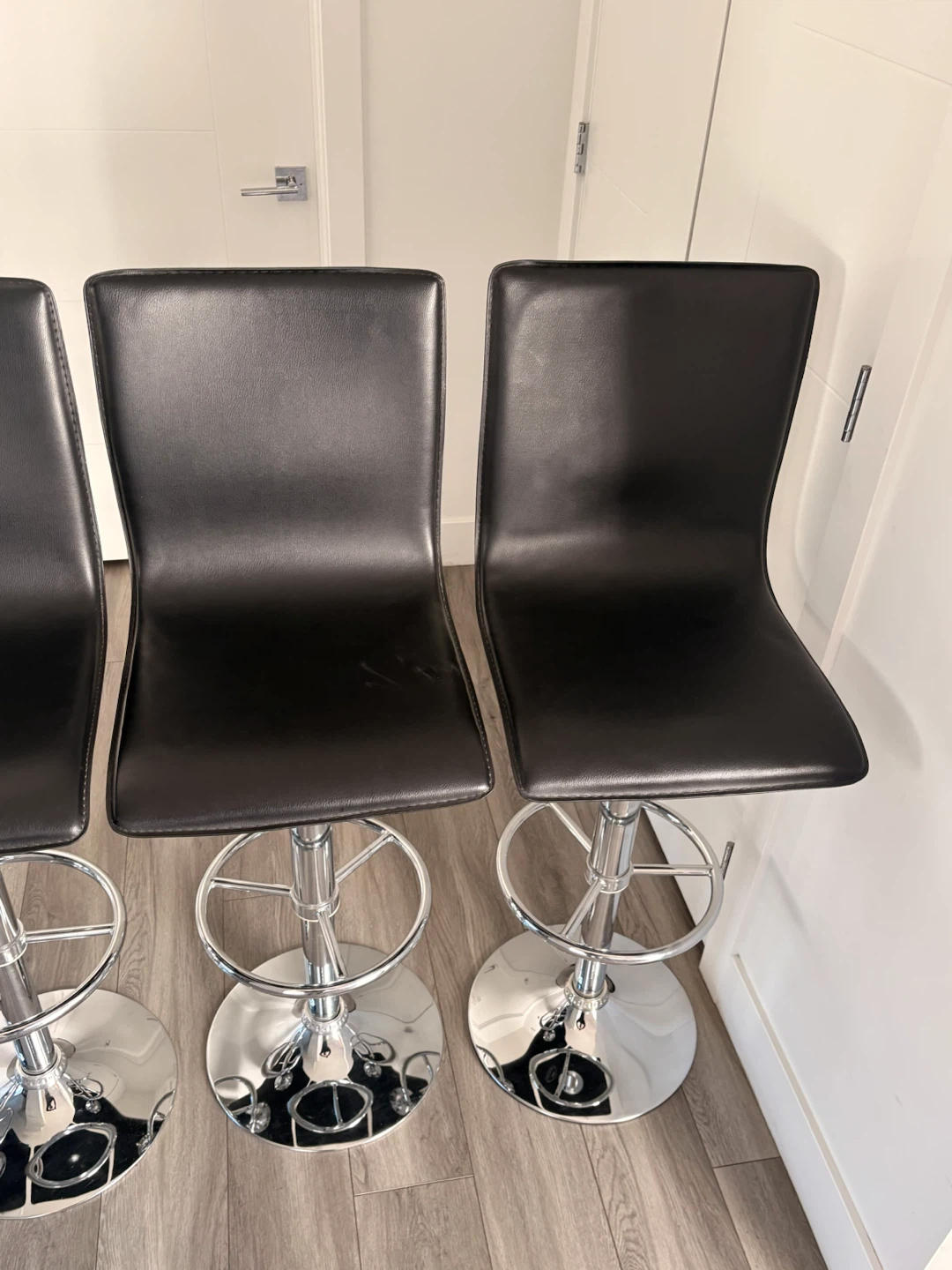 4 Leather Bar Stools - photo 4