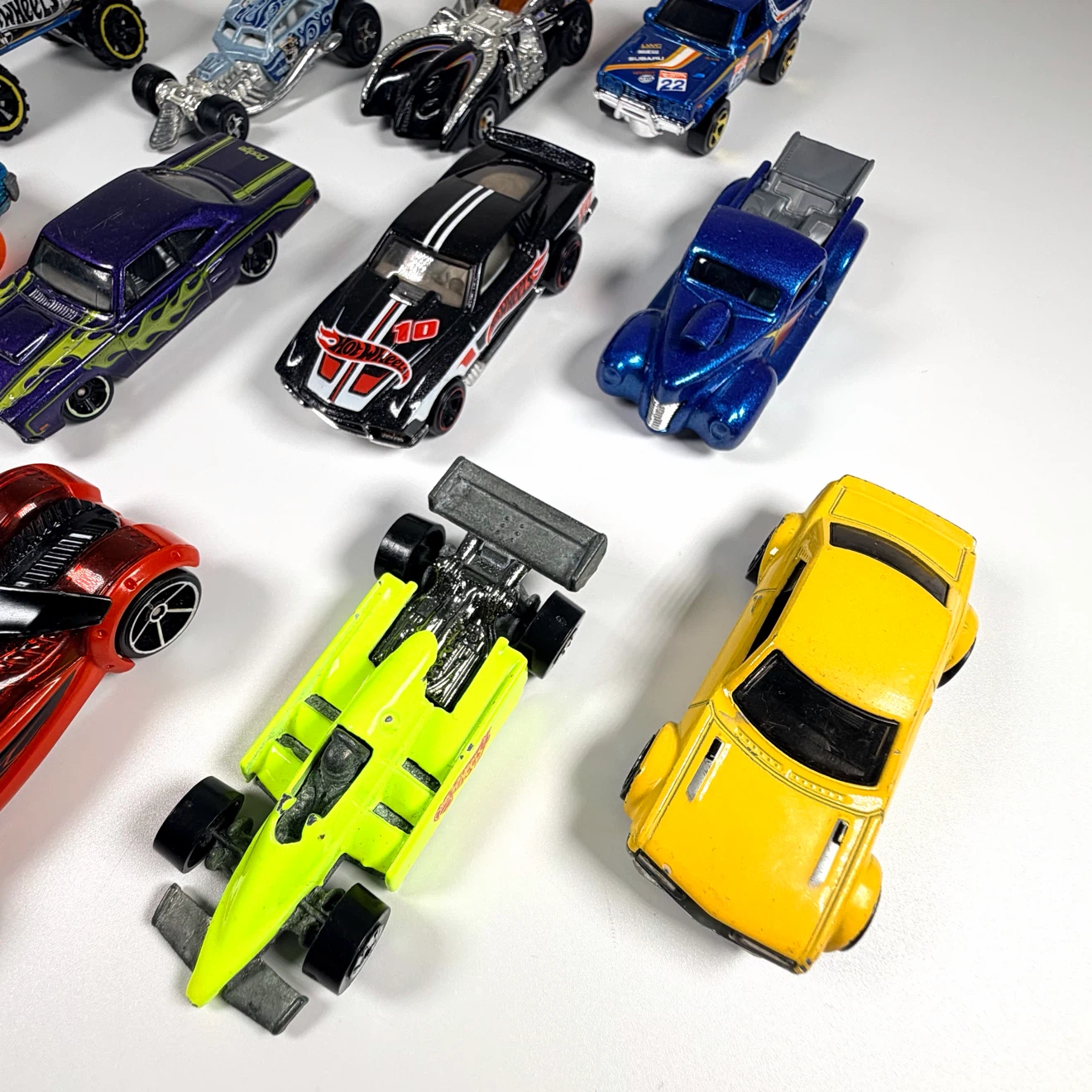 12x Hot Wheels Toy Cars (Lot 2) - photo 4