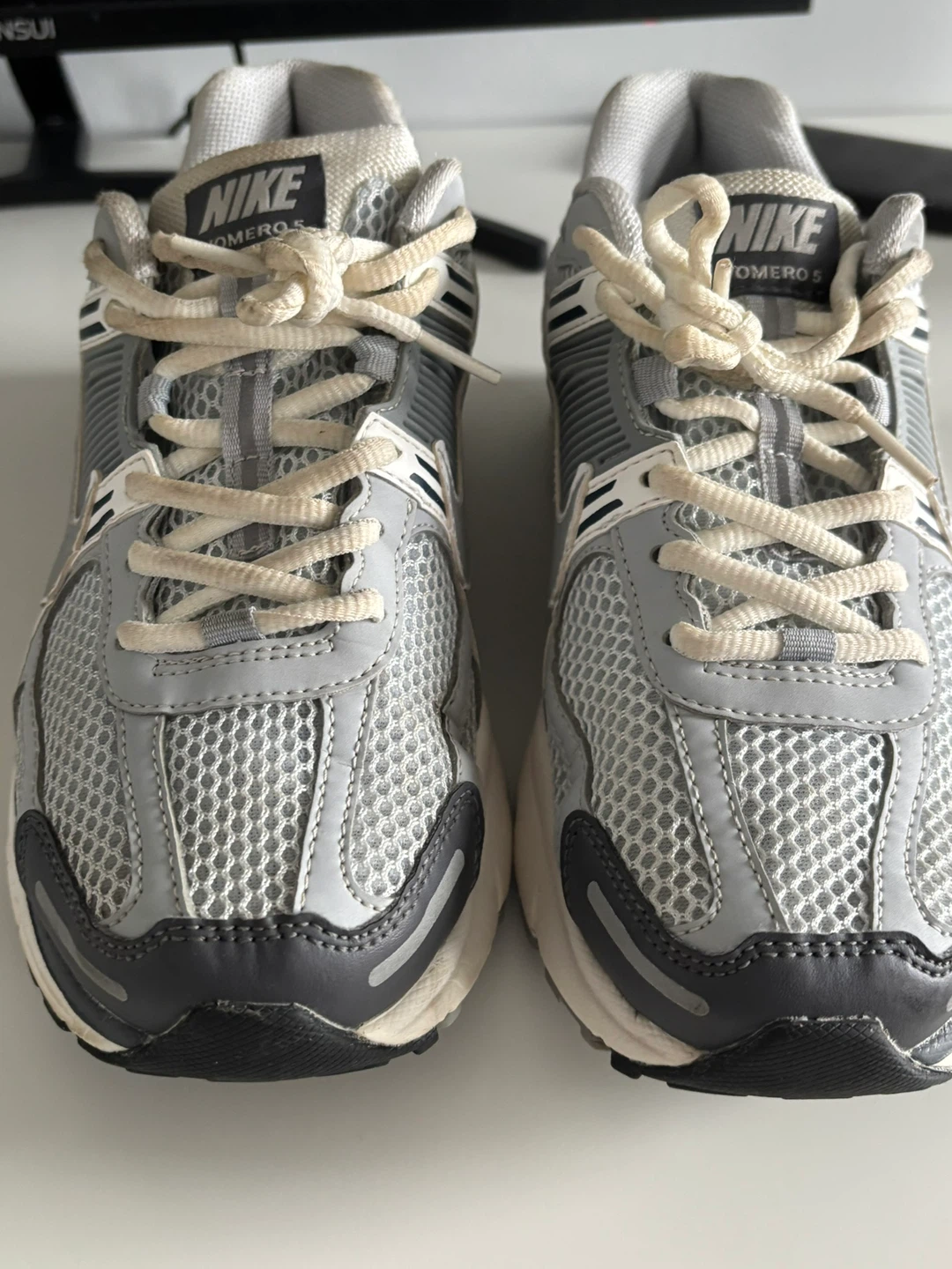 Nike Zoom Vomero 5 Shoes Size 10.5 - photo 2