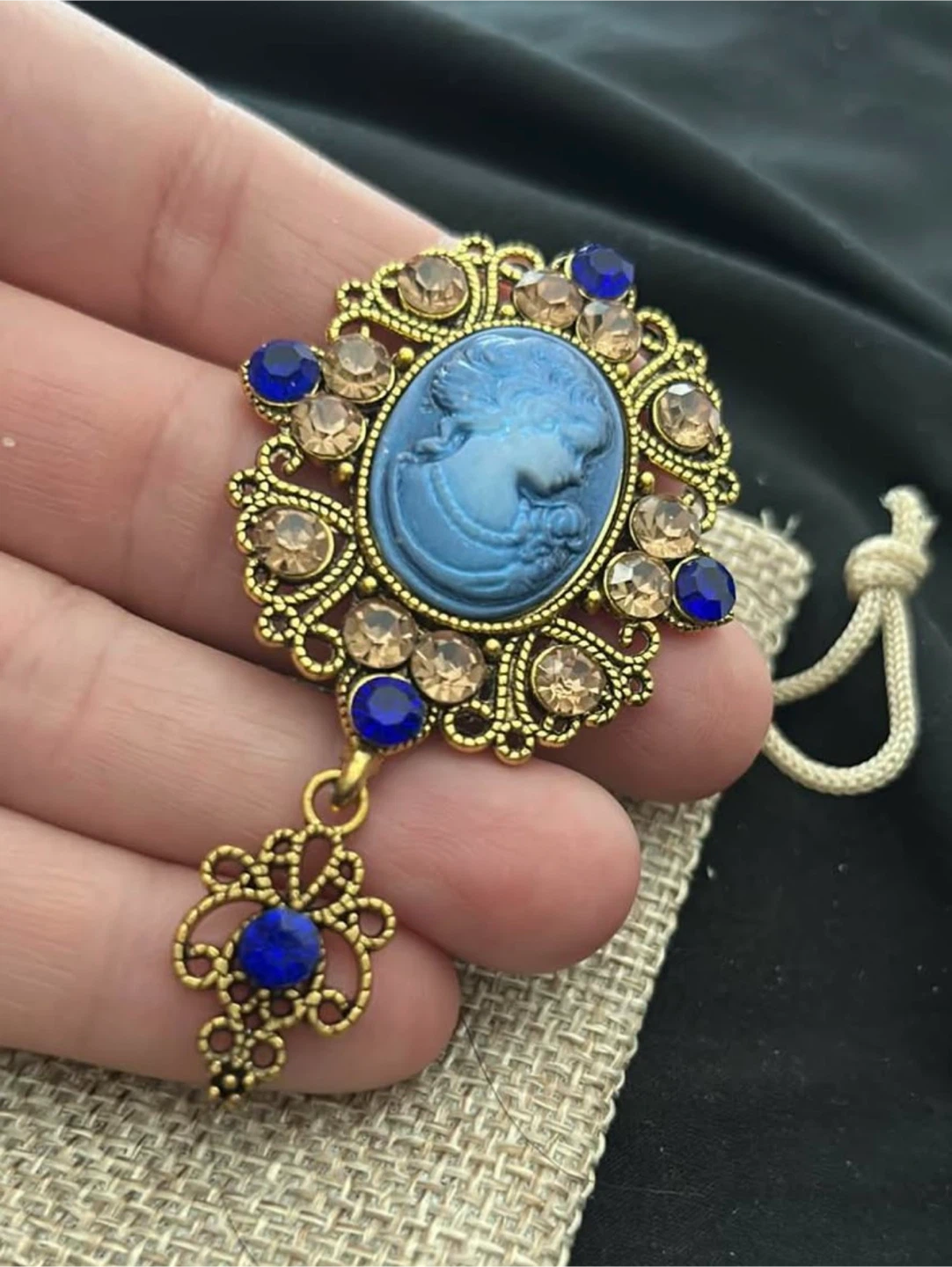 Vintage look cameo brooch