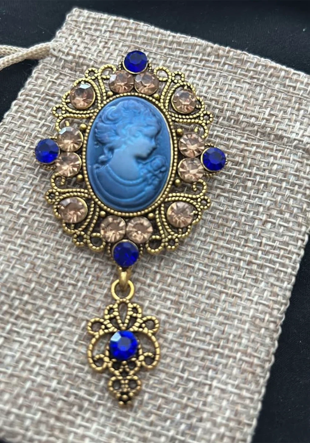 Vintage look cameo brooch - photo 3