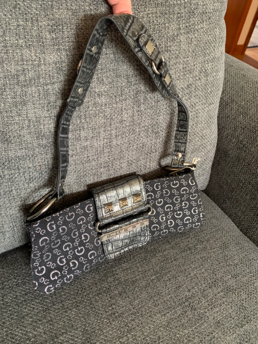 Guess shoulder/date night bag