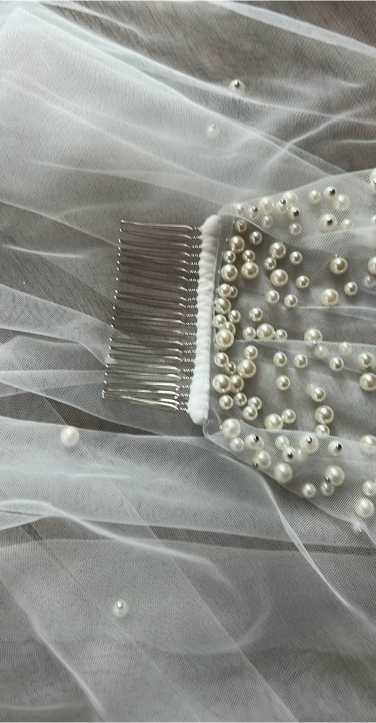 Fingertip soft white Pearl Veil - photo 3