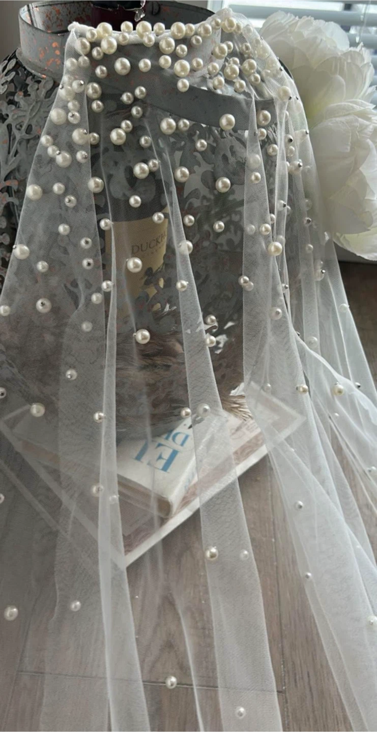 Fingertip soft white Pearl Veil - photo 4