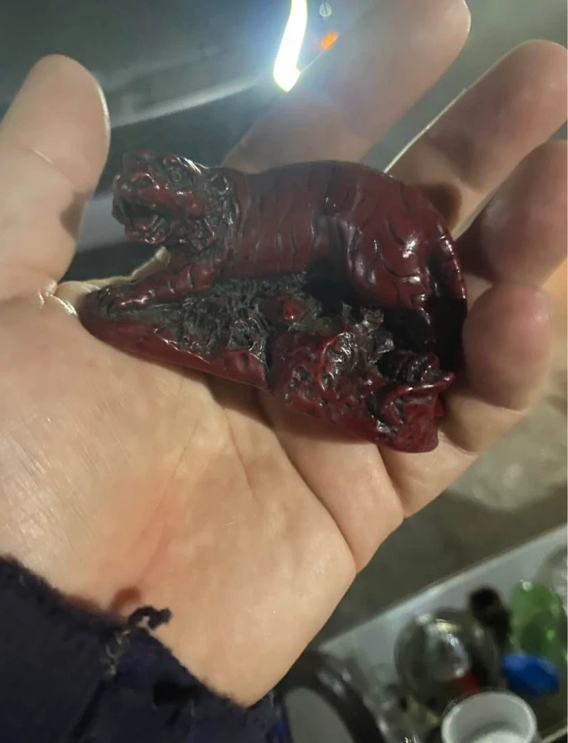 Cinnabar lacquer tiger figurine - photo 2